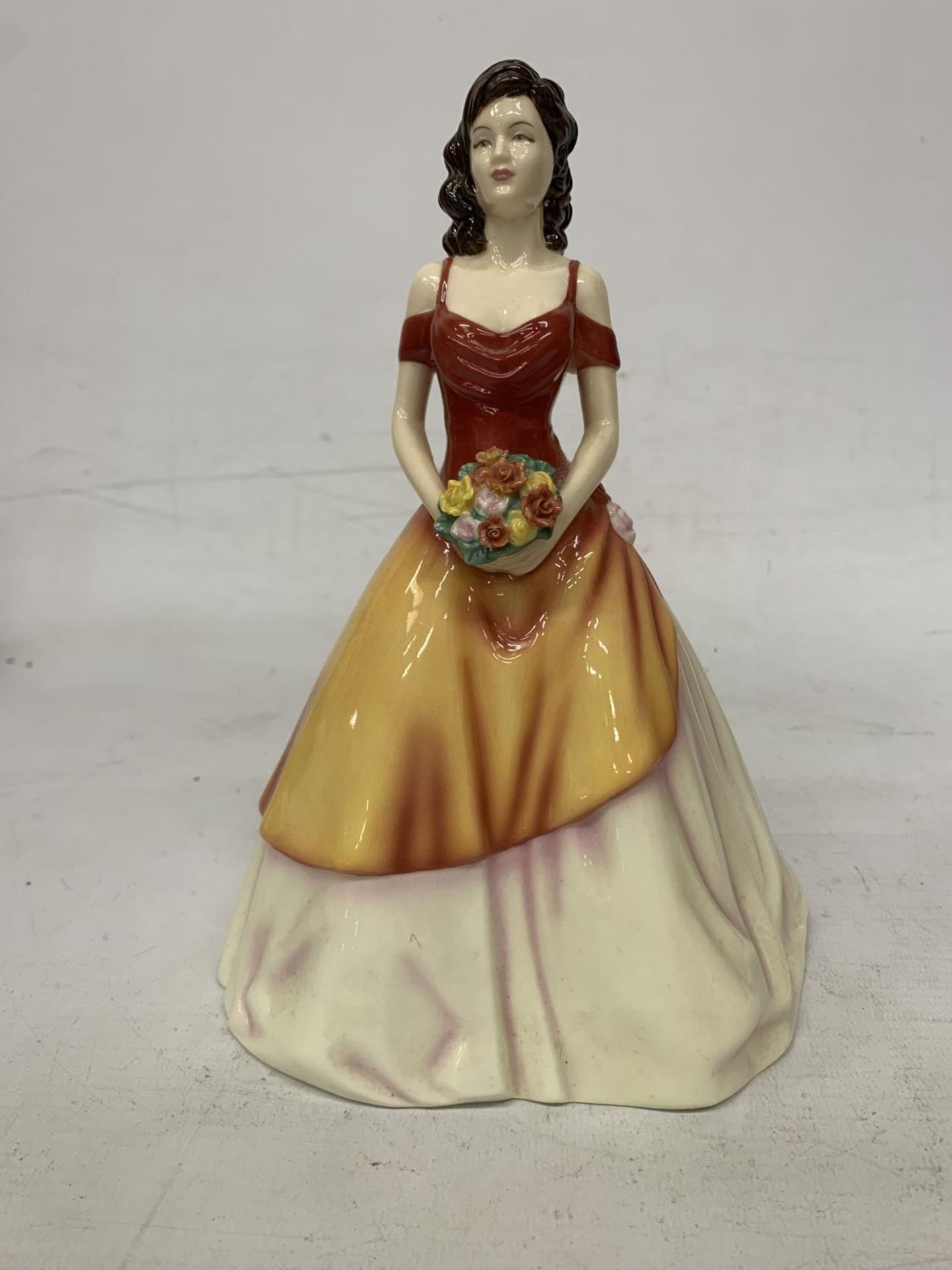 A BOXED ROYAL DOULTON FIGURE FROM THE PRETTY LADIES COLLECTION " LINDA"