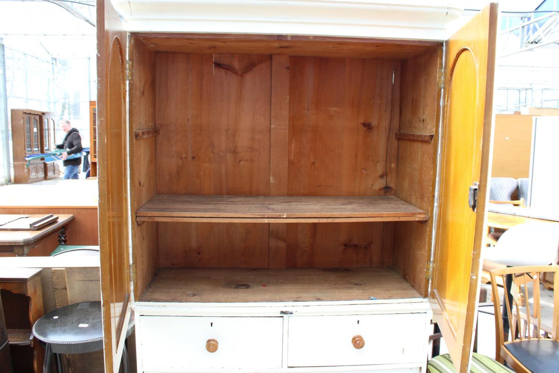 A VICTORIAN HOUSEMAIDS CUPBOARD, WHITE PAINTED OVER SCUMBLE WITH 2 SHORT AND 2 LONG DRAWERS TO BASE, - Image 4 of 4