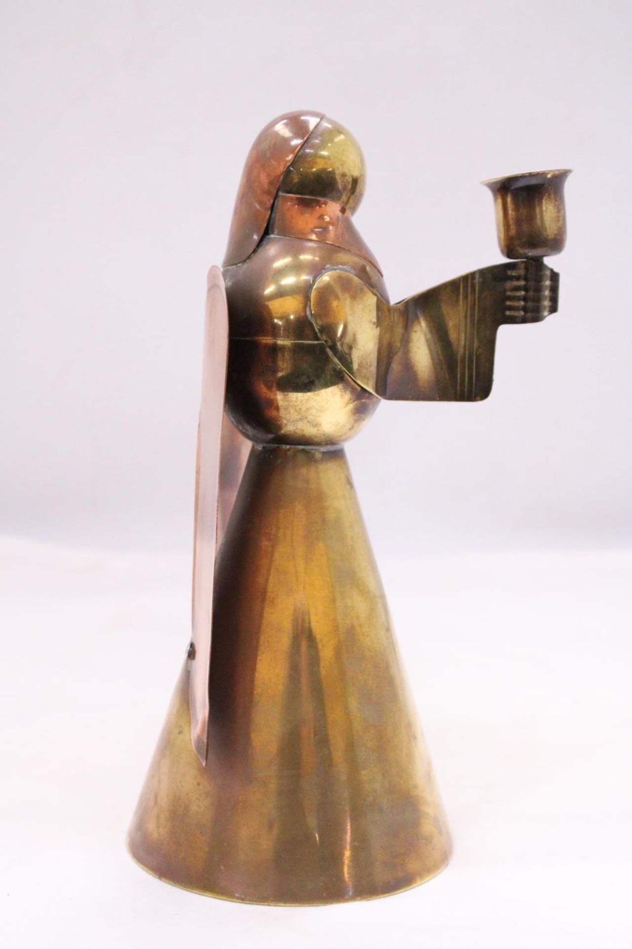 A VINTAGE COPPER AND BRASS ANGEL CANDLE HOLDER - APPROXIMATELY 24CM - Image 3 of 5