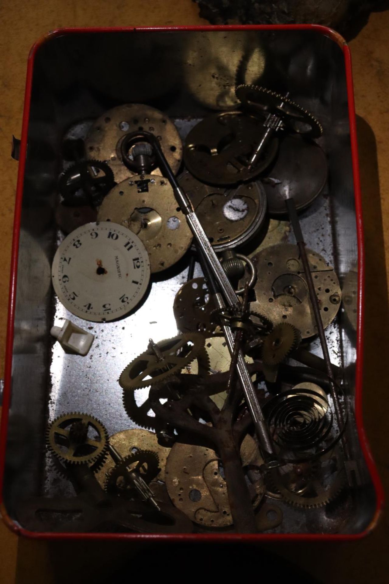 A QUANTITY OF WATCH SPARE PARTS - Image 4 of 5