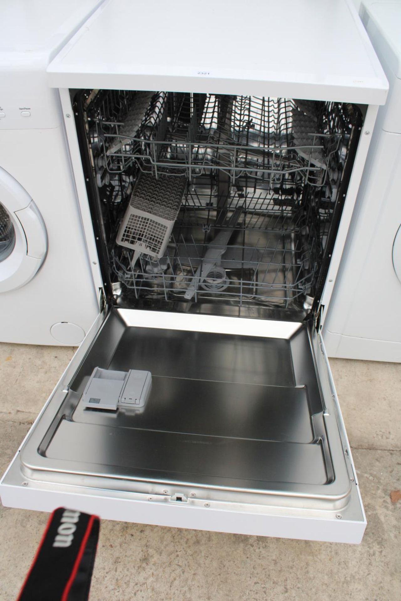 A WHITE KENWOOD DISH WASHER - Image 2 of 3