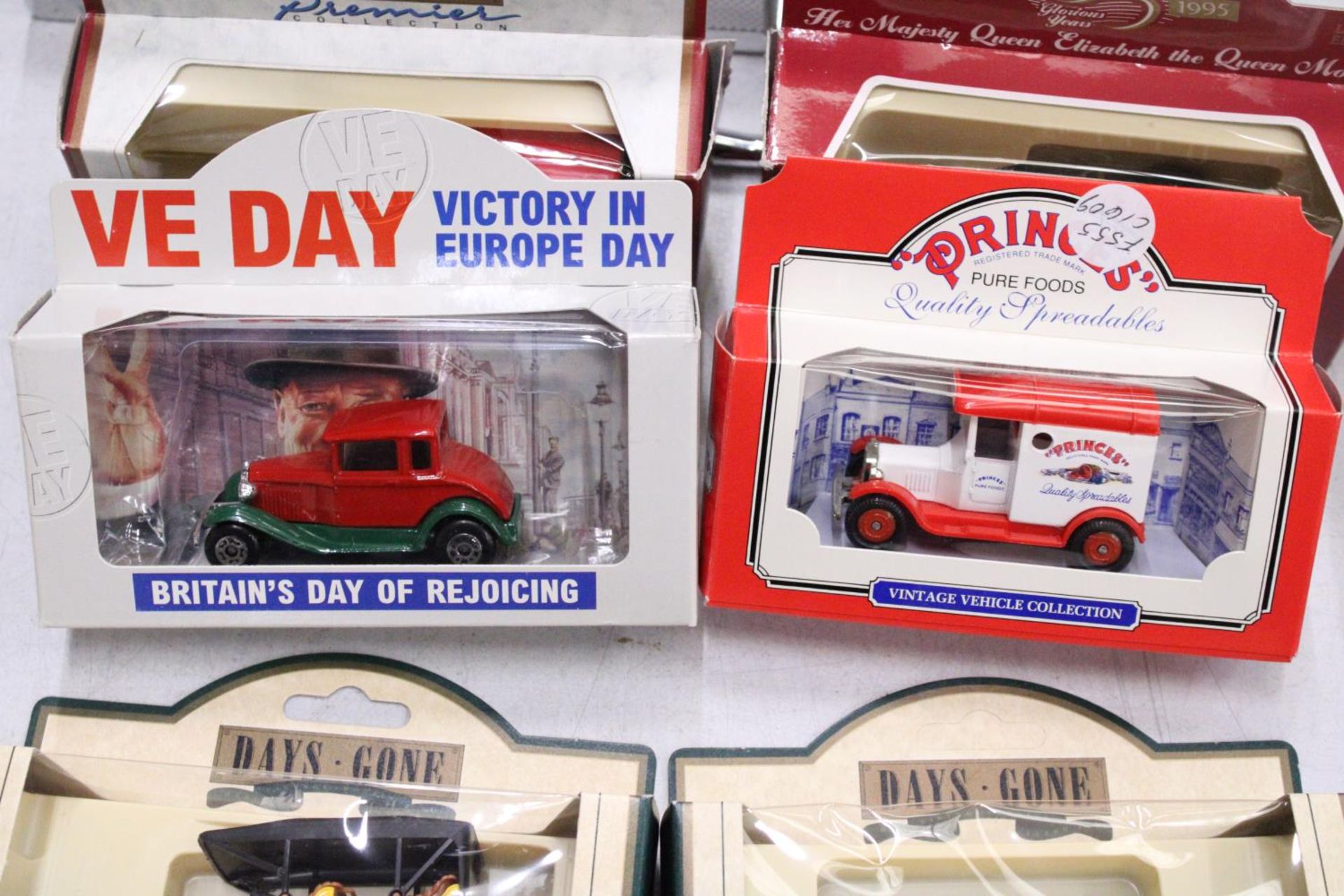 EIGHT BOXED TOY VEHICLES TO INCLUDE DAYS GONE, LLEDO AND PRINCES ETC - Bild 3 aus 4