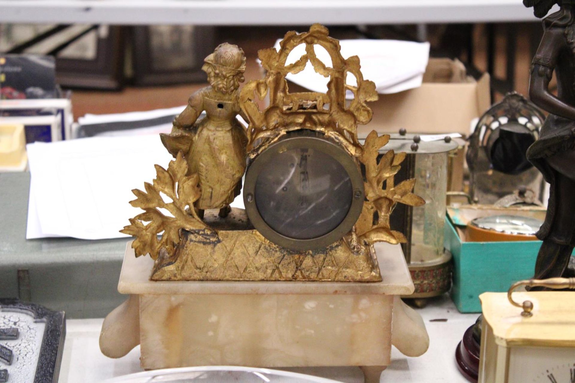 A LATE 19TH CENTURY, FRENCH, GILT MANTLE CLOCK, WITH FIGURE DESIGN - Image 4 of 6