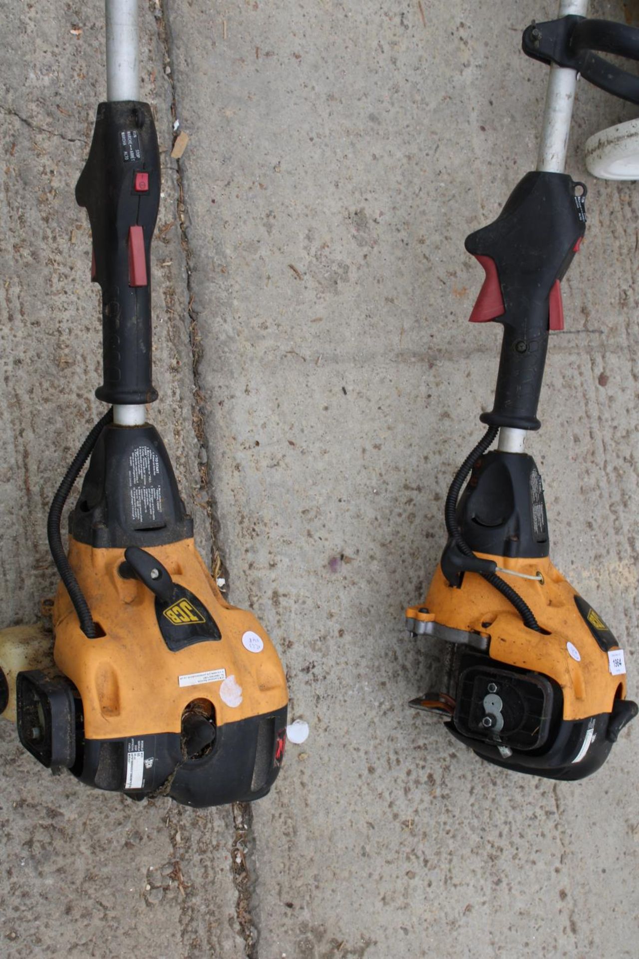 TWO JCB PETROL GRASS STRIMMERS - Bild 2 aus 2