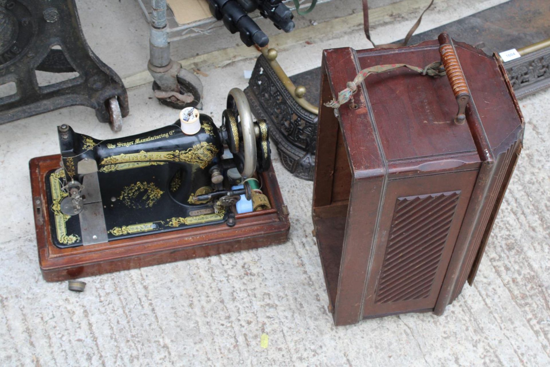 A VINTAGE SINGER SEWING MACHINE WITH WOODEN CARRY CASE