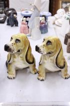 A PAIR OF CERAMIC BEAGLE DOG FIGURES - APPROXIMATELY 26CM TALL