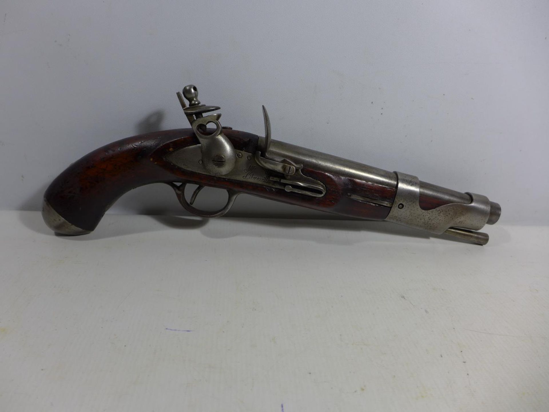 A REPLICA NON FIRING FRENCH FLINTLOCK PISTOL, 23CM BARREL, LENGTH 42CM - Bild 3 aus 6