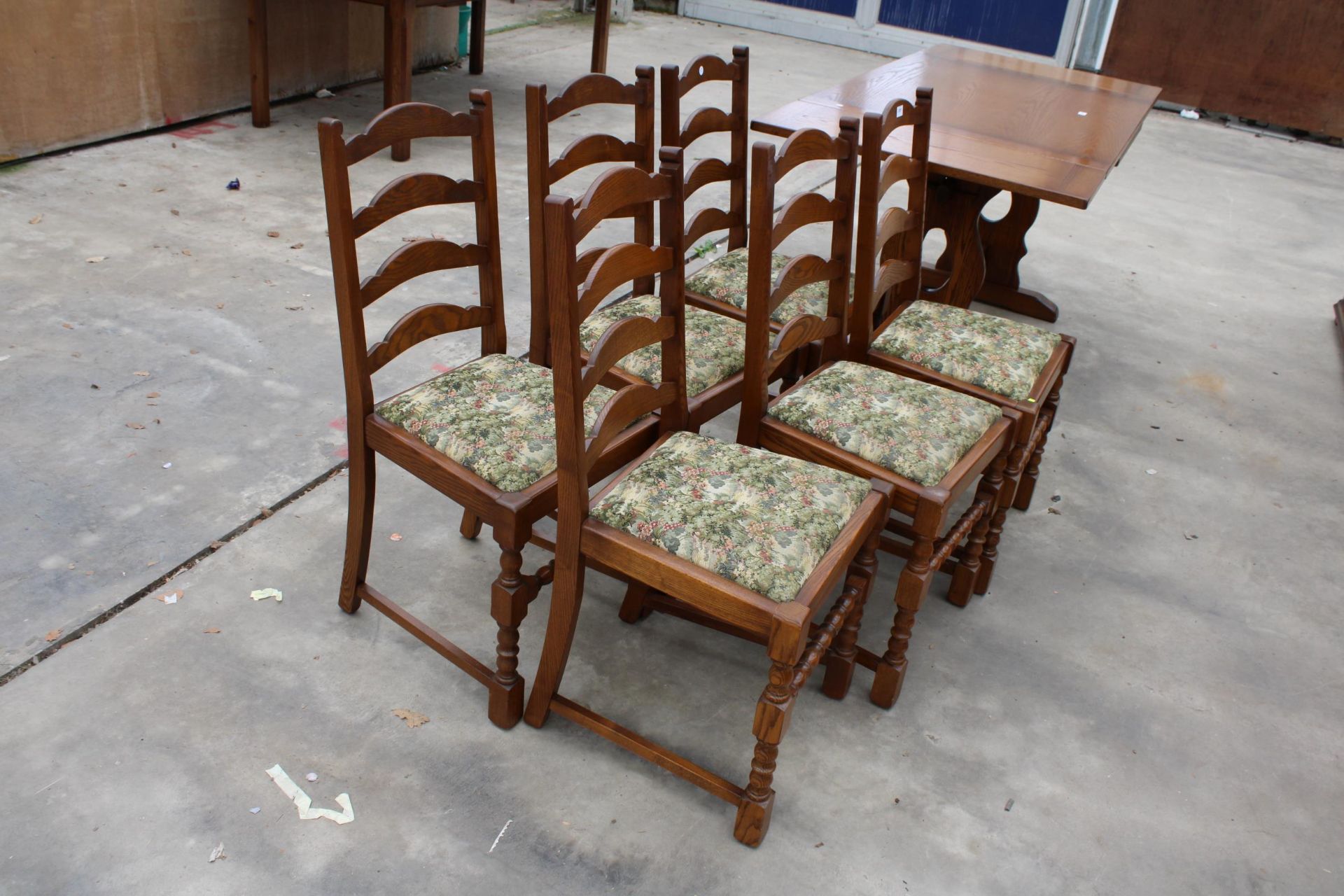 A SET OF 6, OAK, JAYCEE DINING CHAIRS WITH LADDER-BACKS, ON TURNED FRONT LEGS - Image 2 of 4