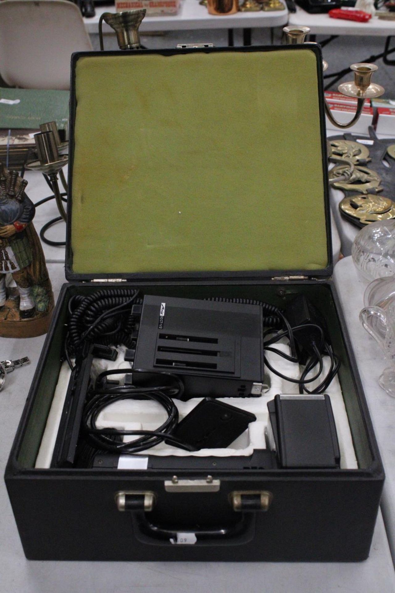 A VINTAGE 'MECABLITZ' 60 CT 2 FLASH UNIT WITH ACCESSORIES AND OPERATING INSTRUCTIONS, IN ORIGINAL - Bild 6 aus 6