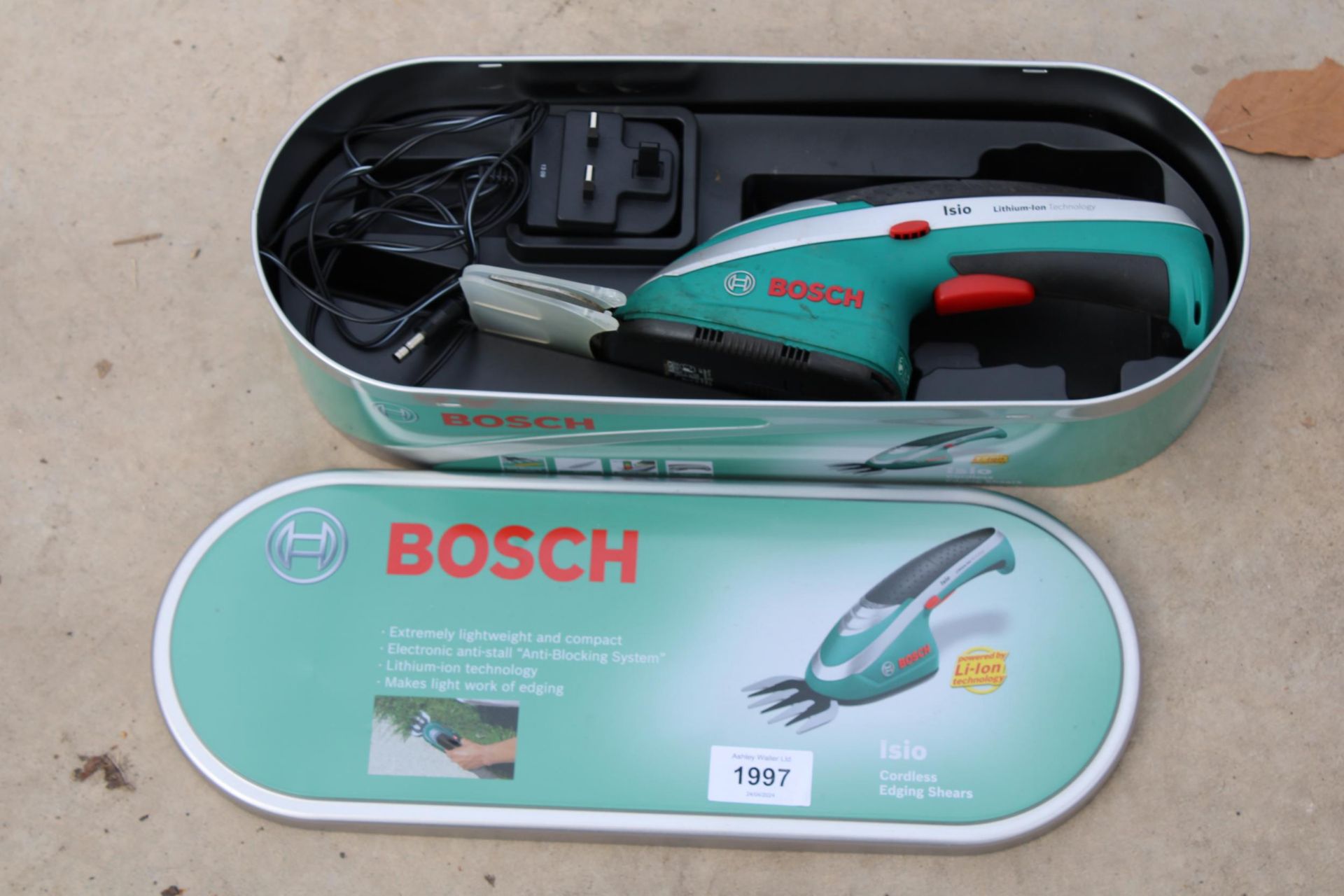 A SET OF BOSCH ISIO CORDLESS EDGING SHEARS COMPLETE WITH CHARGER, BELIEVED IN WORKING ORDER BUT NO