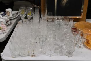 A LARGE QUANTITY OF GLASSES TO INCLUDE CHAMPAGNE FLUTES, WINE, SHERRY, TUMBLERS, DESSERT BOWLS, ETC