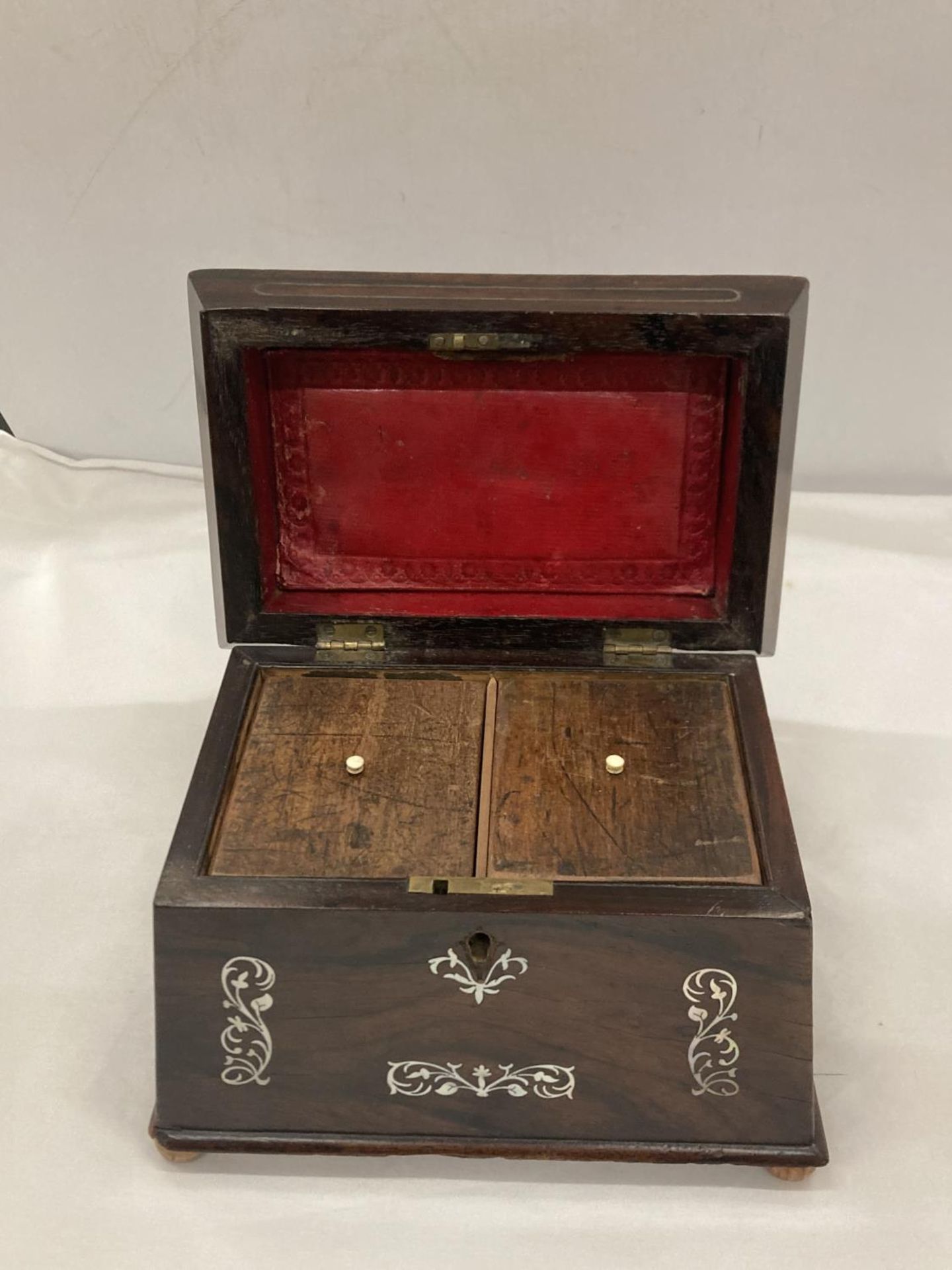 AN INLAID SARCOPHAGUS SHAPED TWO SECTION TEA CADDY WITH INNER LIDS - Image 2 of 4