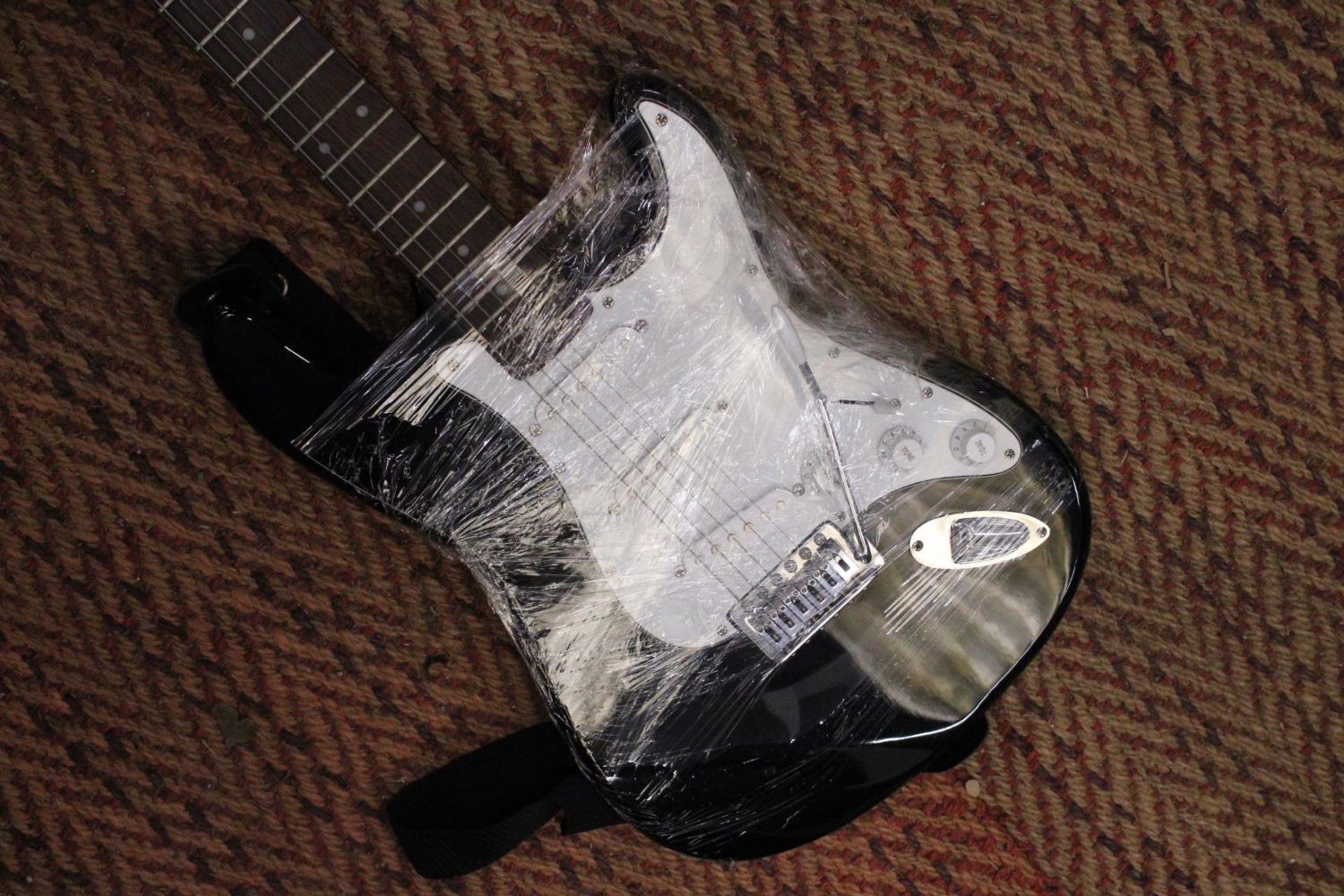 A BLACK, ENCORE STRATOCASTER ELECTRIC GUITAR - Image 3 of 4