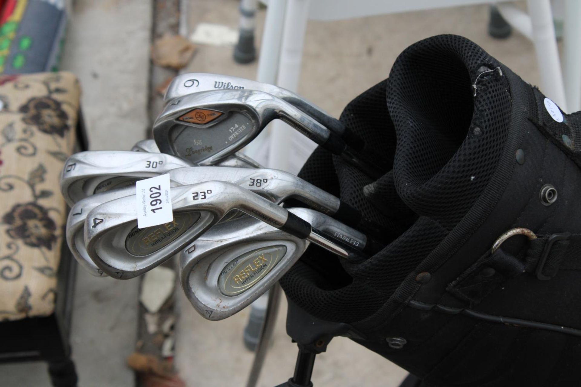 A GOLF BAG WITH AN ASSORTMENT OF GOLF CLUBS - Image 2 of 2