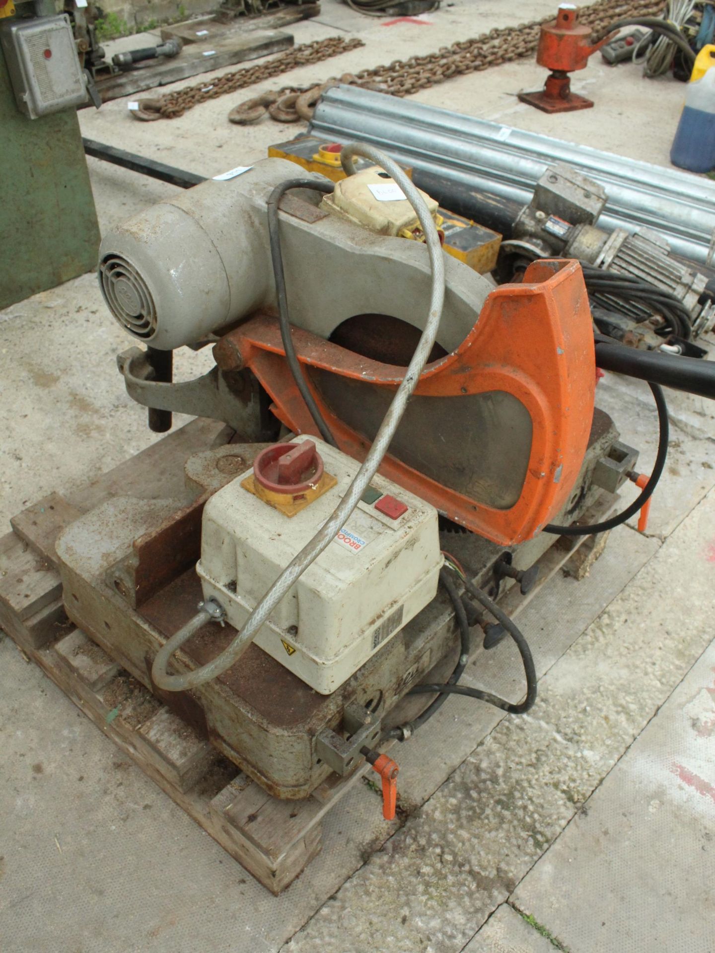 ELU 3 PHASE INDUSTRIAL CHOP SAW NO VAT - Image 2 of 2