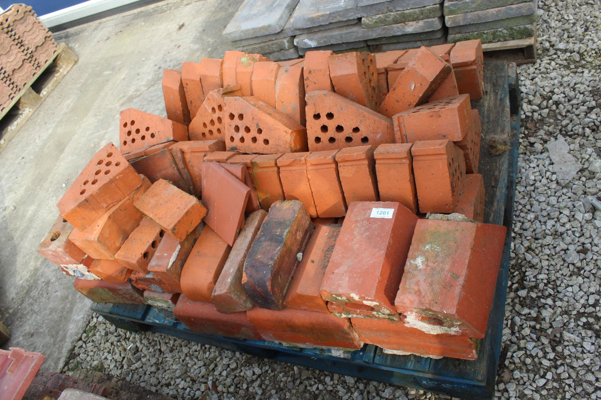 PALLET OF BULL NOSE BRICKS ETC + VAT