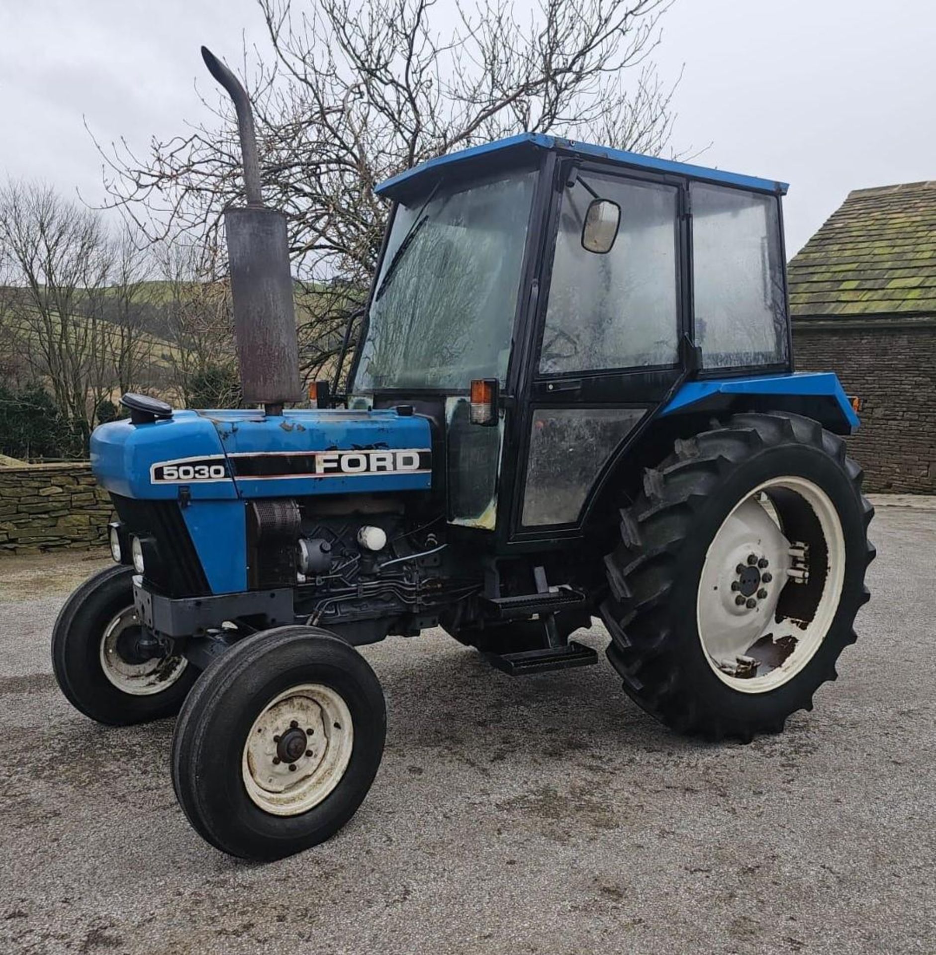 FORD 5030 2 WHEEL DRIVE TRACTOR 9014 HOURS ONE OWNER FROM NEW REG.NO. M85 TRC FIRST REG 01/06/95
