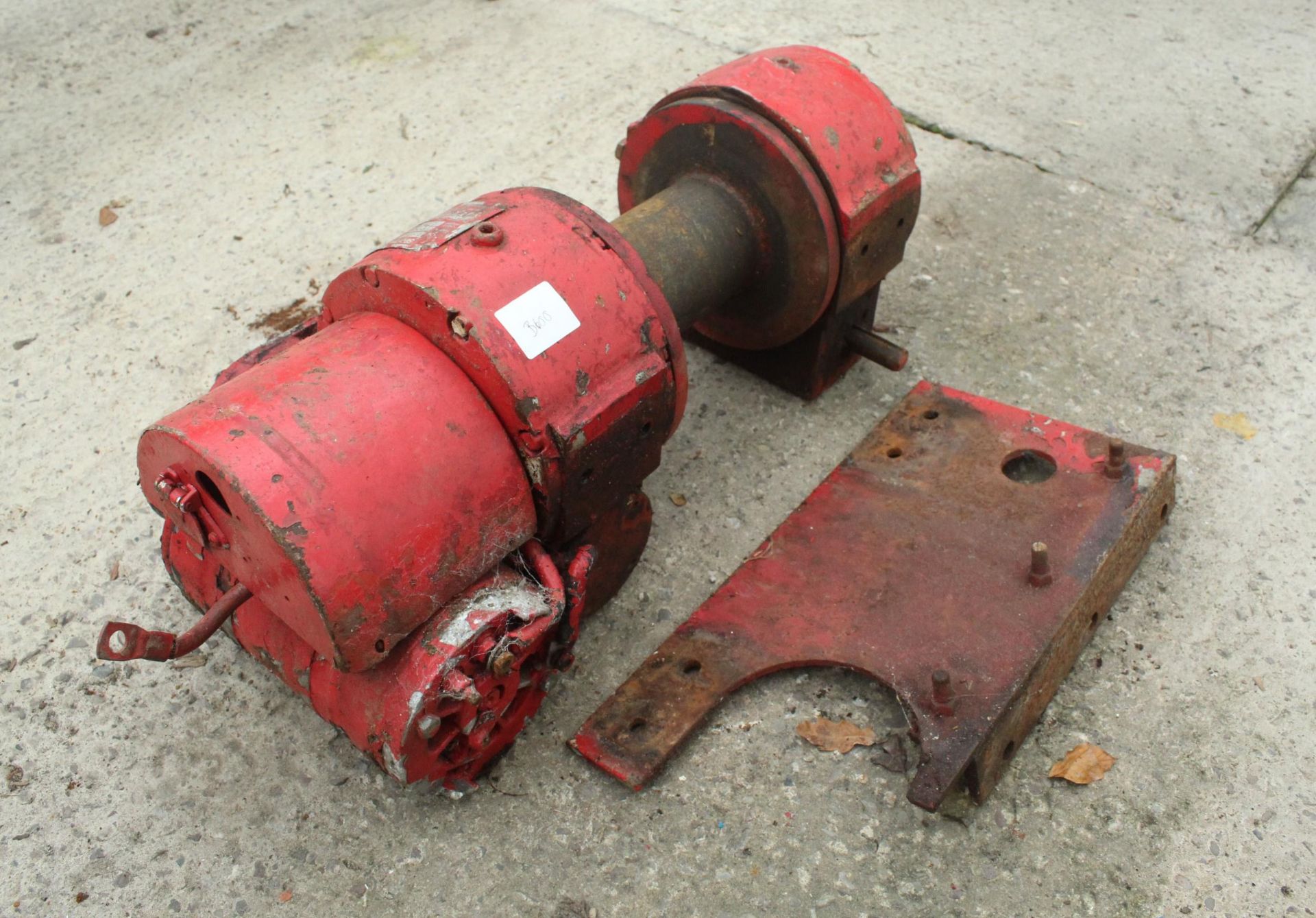 WRECKERS/INTERNATIONAL WINCH 12V IN WORKING ORDER NO VAT - Image 3 of 4