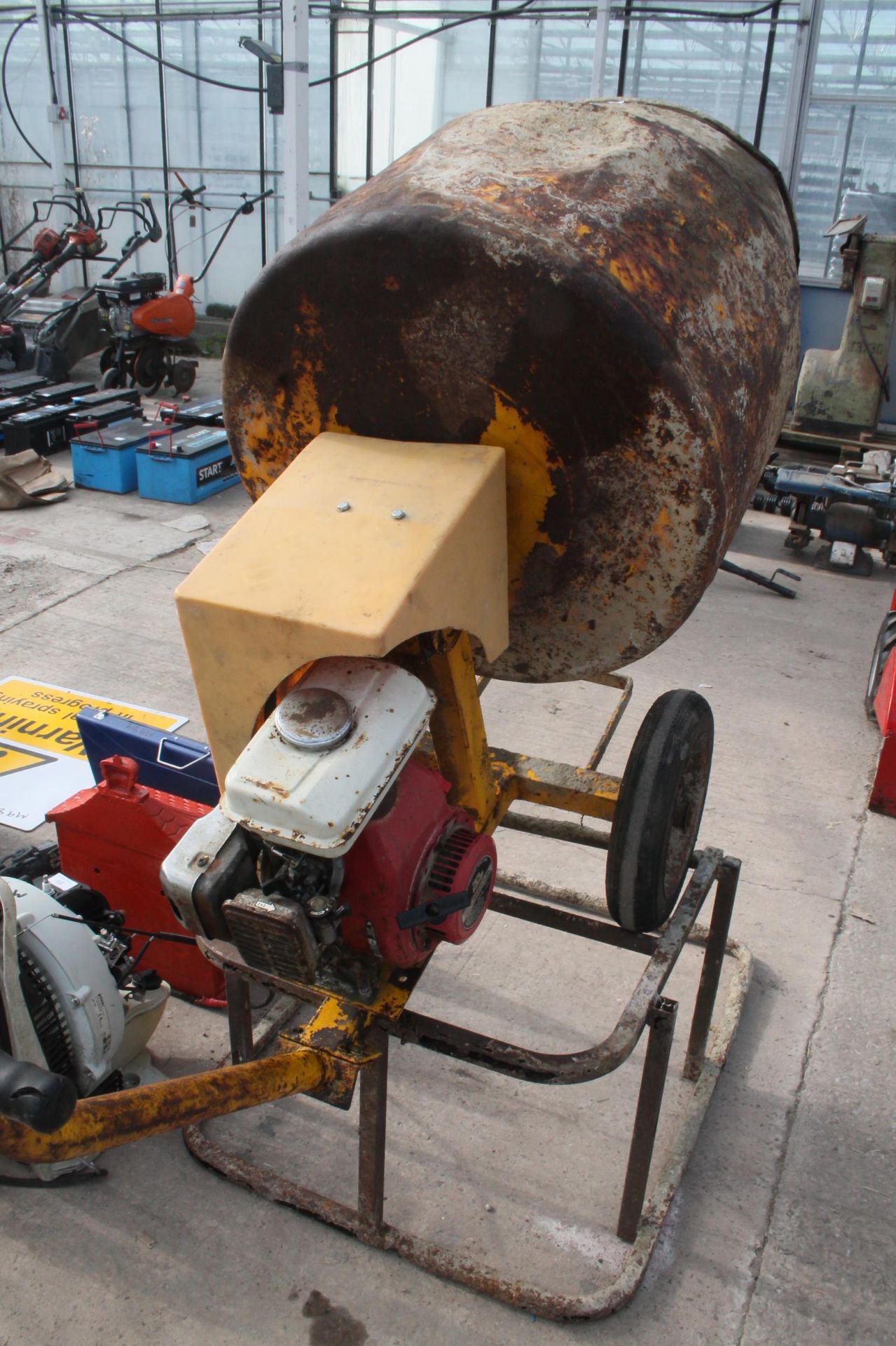 PETROL CEMENT MIXER NO VAT - Image 2 of 4