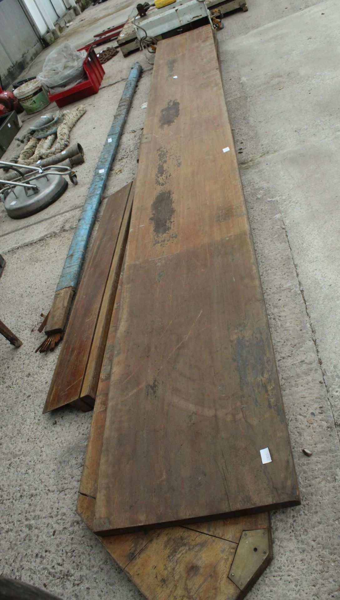 9 LENGTHS OF MAHOGANY WOOD LARGEST PIECE 4330 X 510 X 40 MM NO VAT - Bild 2 aus 2