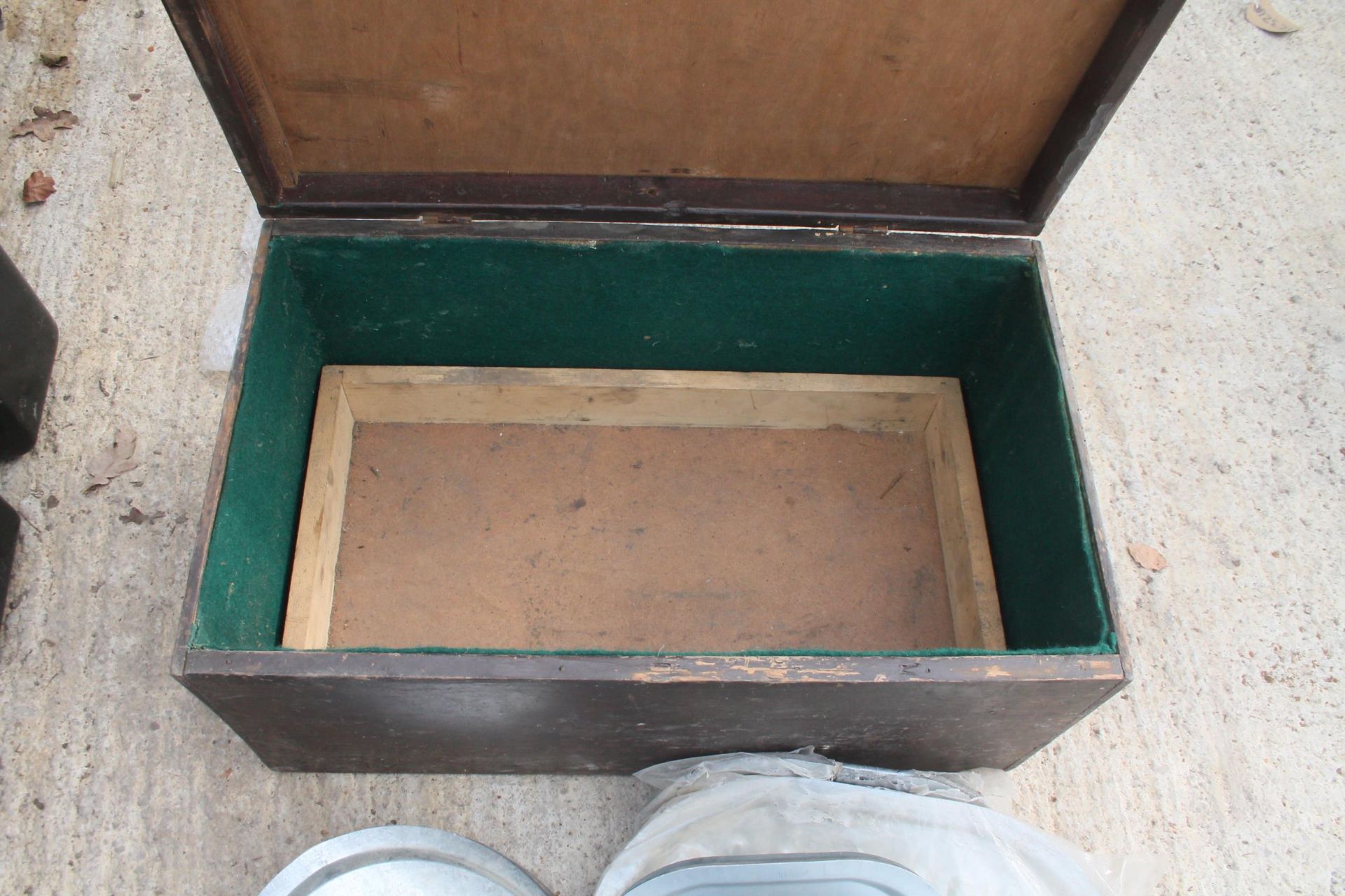 WOODEN BOX AND DRAIN PLATES AND 2 TUBS OF BATTERIES + VAT - Image 2 of 3