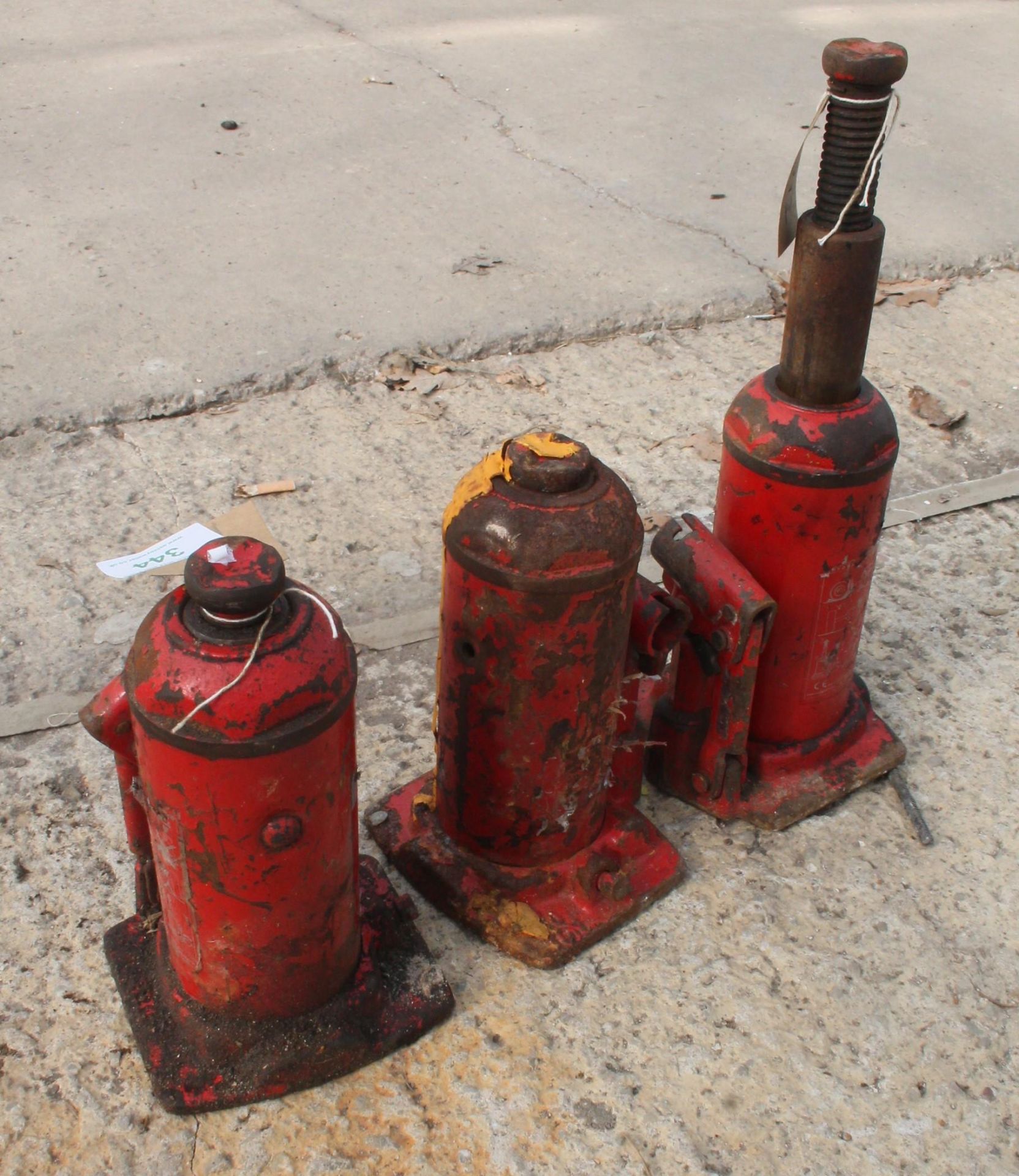 3 HYDRAULIC 10 TON JACKS (NOT TESTED) NO VAT