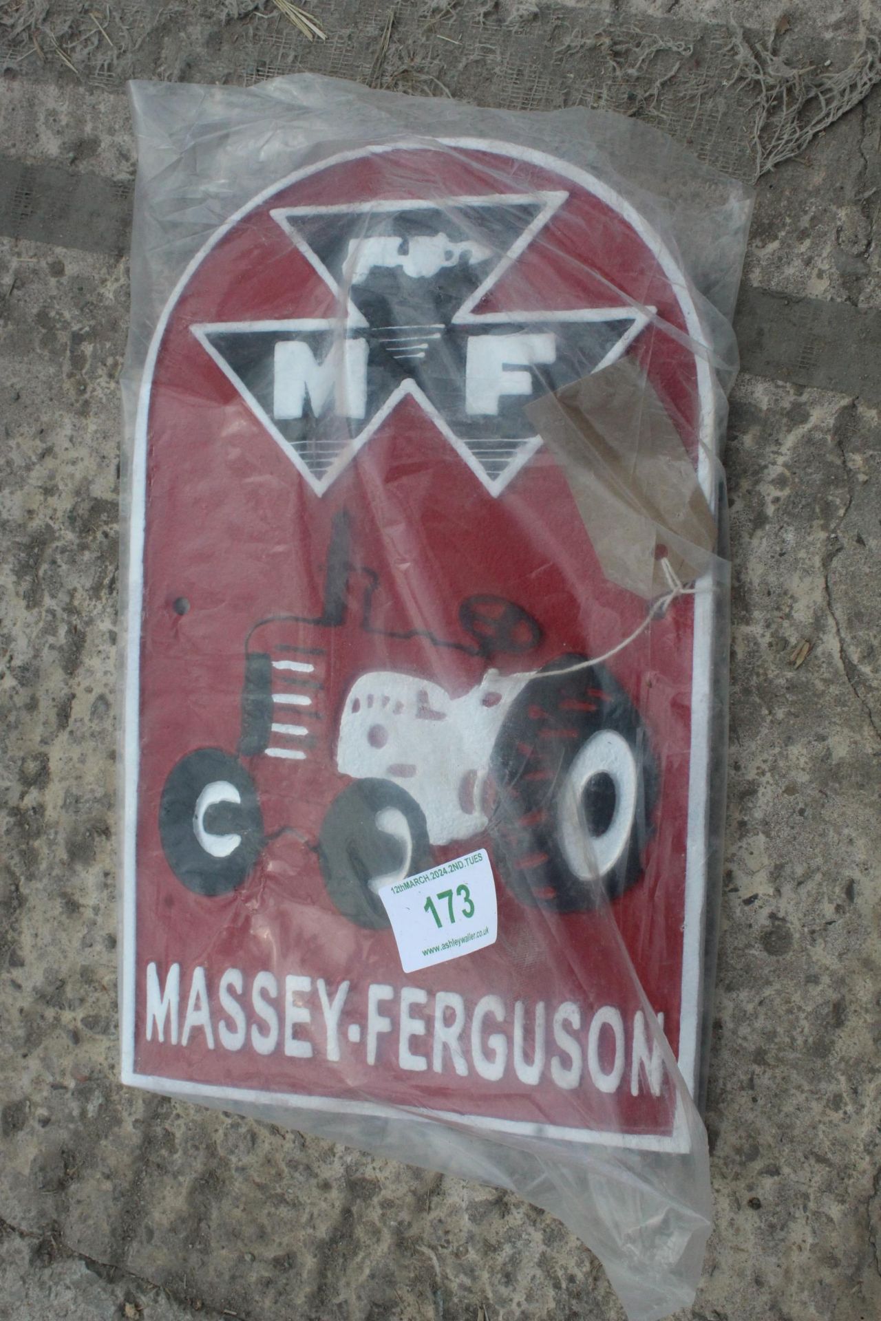 NEW CAST IRON MASSEY FERGUSON SIGN NO VAT