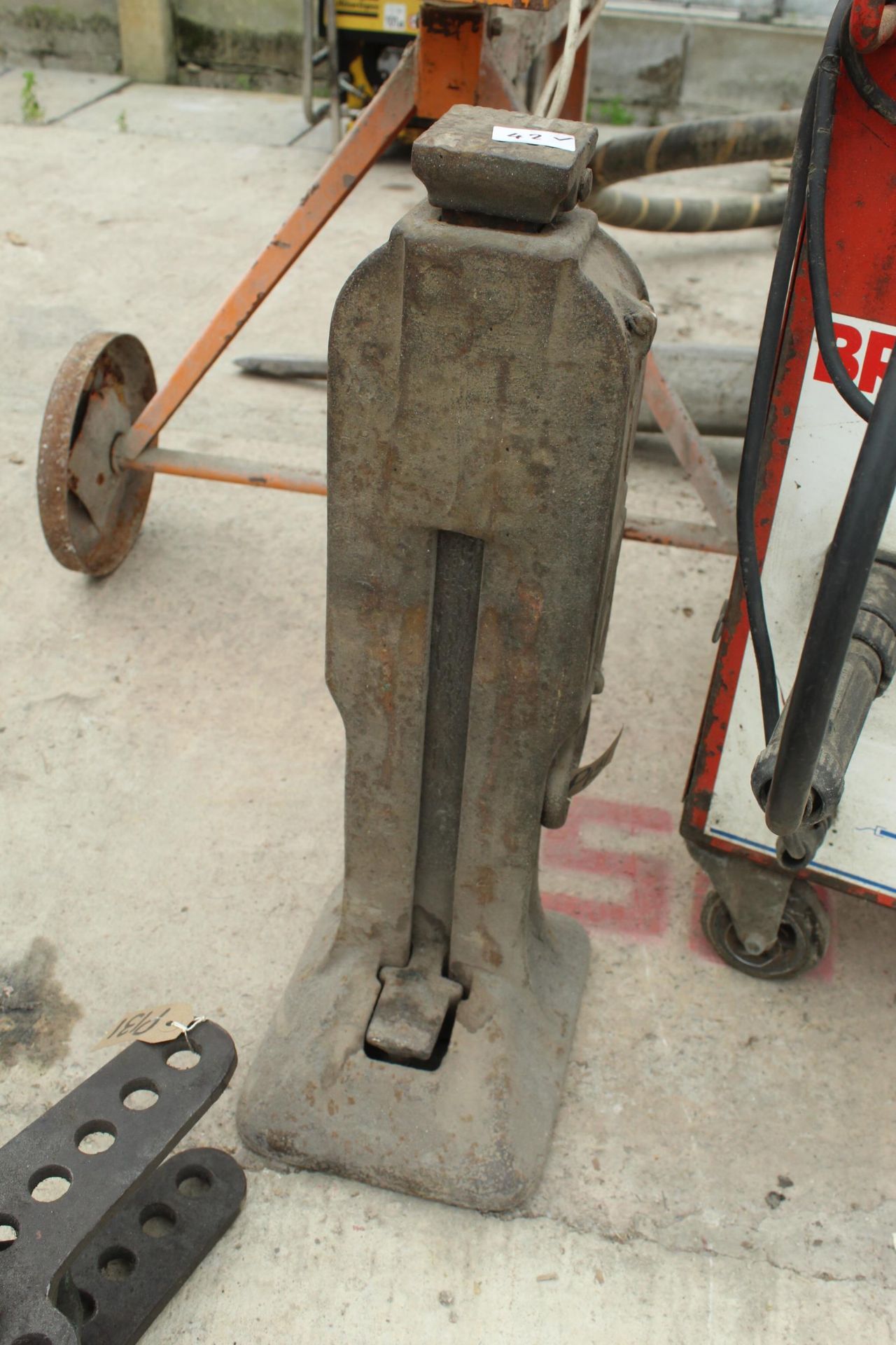 20 TON JACK IN WORKING ORDER + VAT