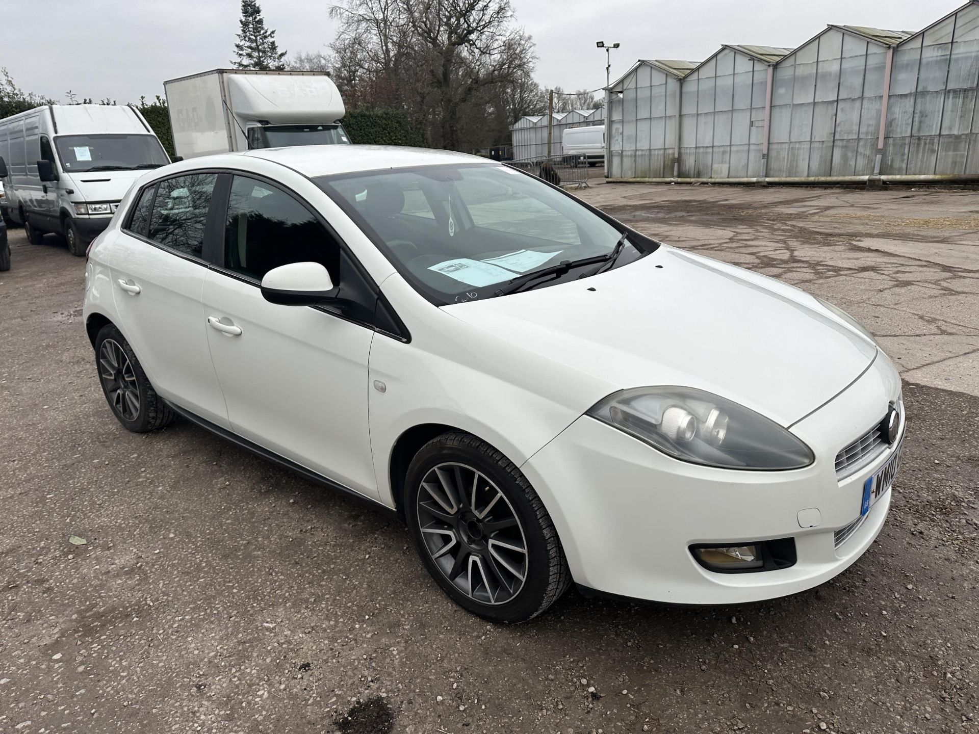 FIAT BRAVO ACTIVE 1400CC REG: WM10 GZJ 5 DOOR HATCHBACK WHITE FIRST REG; 2010 MOT JUNE 2024 APPROX - Image 2 of 9