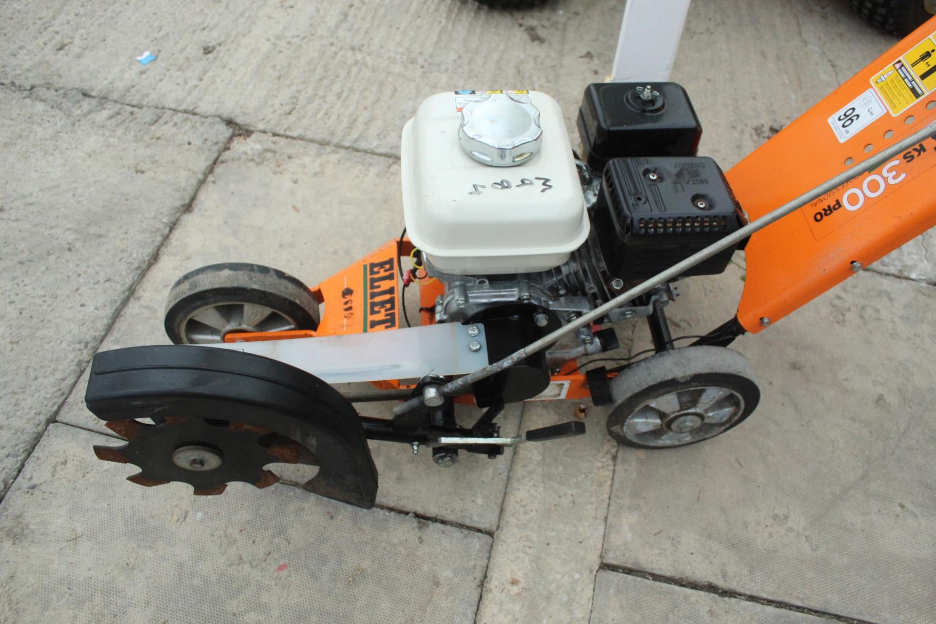 ELLET 300 PRO LAWN EDGER IN WORKING ORDER NO VAT - Image 4 of 4