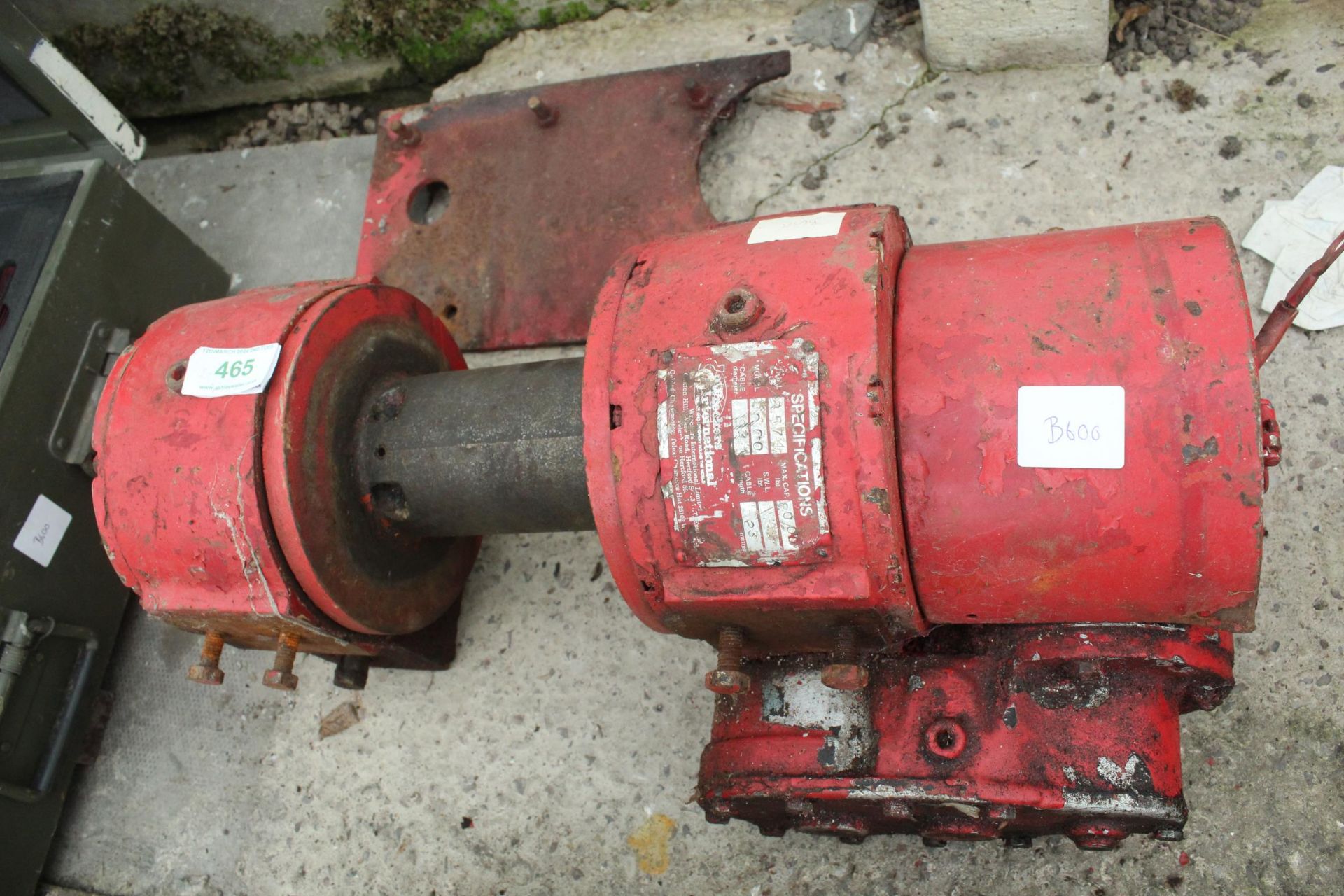 WRECKERS/INTERNATIONAL WINCH 12V IN WORKING ORDER NO VAT - Image 2 of 4