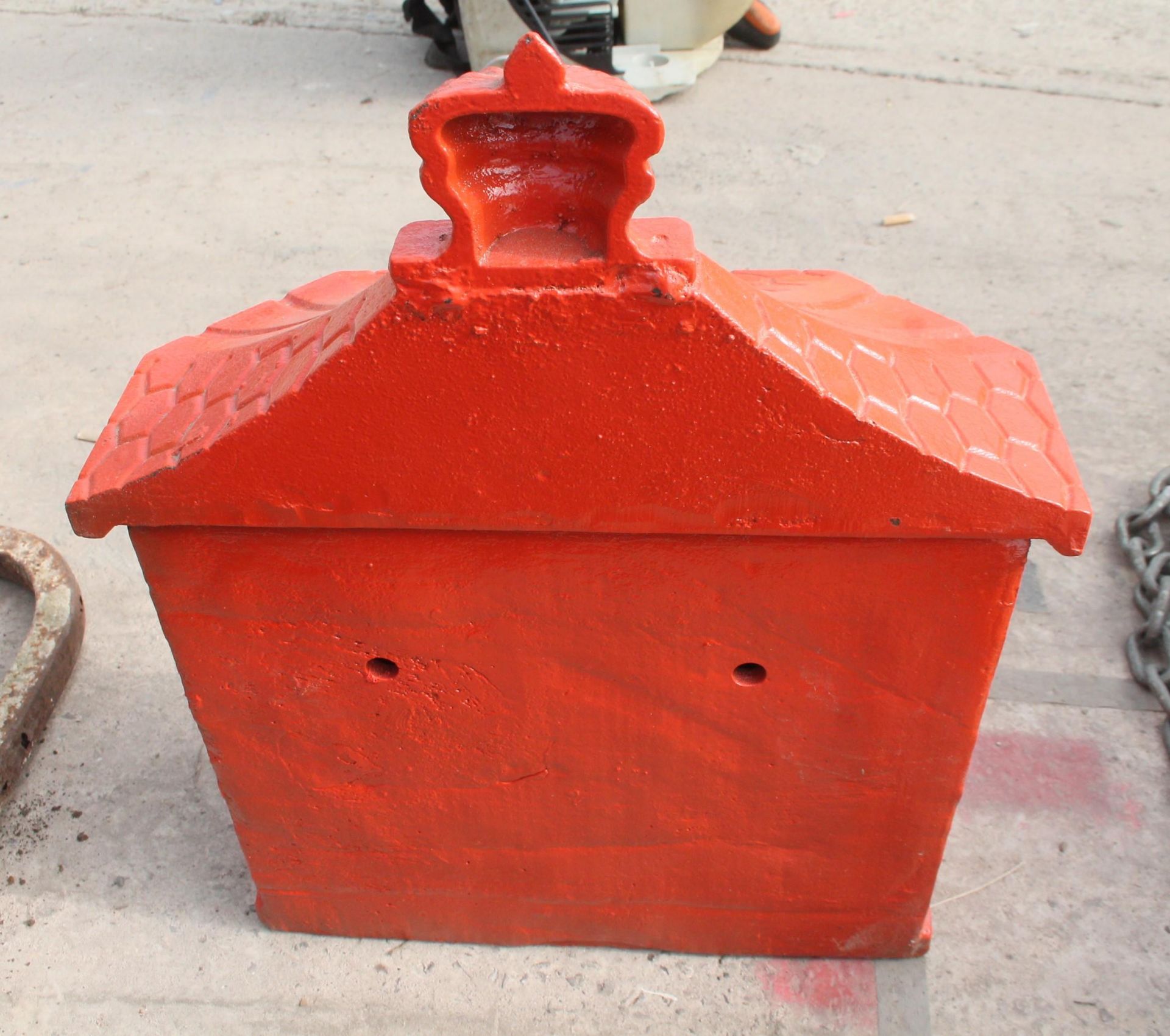 CAST IRON LETTER BOX WITH KEY NO VAT - Image 3 of 3