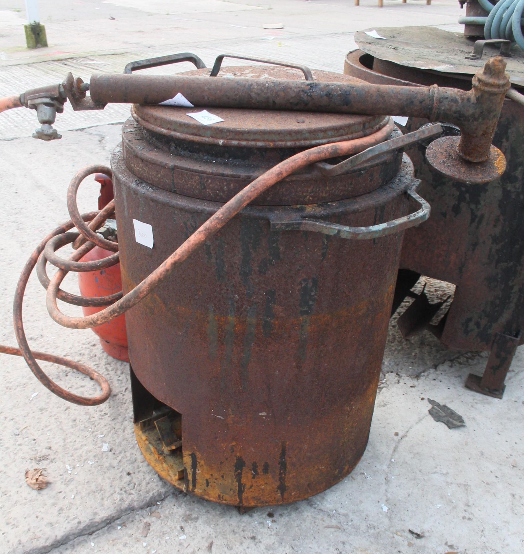 TAR/BITUMEN BOILER POT IN WORKING ORDER NO VAT - Image 2 of 2