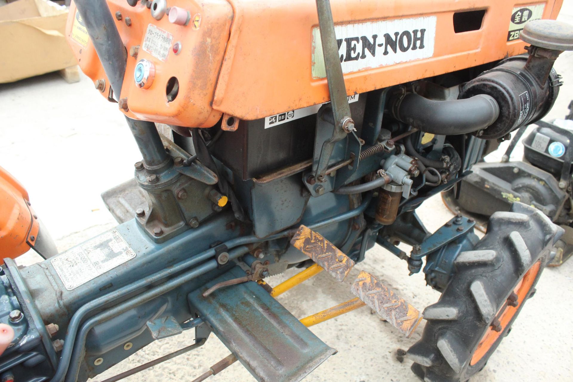 ZEN-NOH ZB5000 4X4 TRACTOR VERY ORIGINAL ALL IN WORKING ORDER COMPLETE WITH ROTOVATOR THE VENDOR - Image 4 of 6