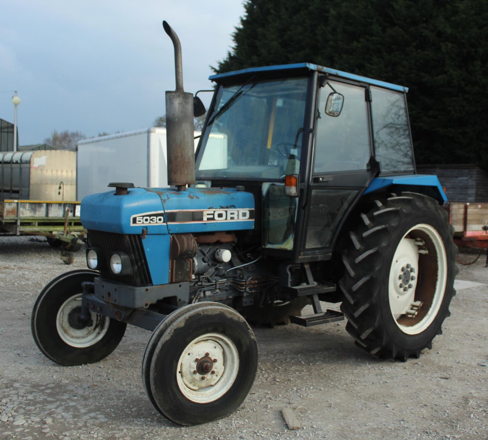 FORD 5030 2 WHEEL DRIVE TRACTOR 9014 HOURS ONE OWNER FROM NEW REG.NO. M85 TRC FIRST REG 01/06/95 - Image 2 of 13
