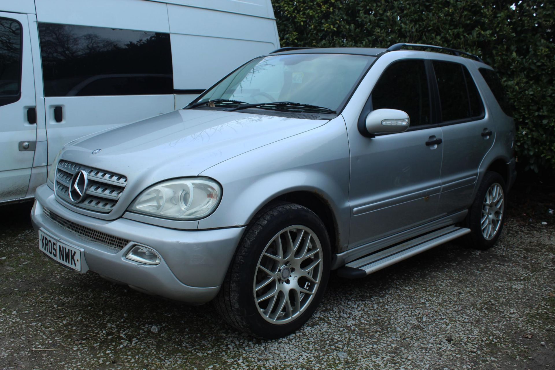 MERCEDES ML350 AUTOMATIC KR05NWK FIRST REG 2005 FULL LEATHER HEATED SEATS TVS IN THE BACK FULLY - Bild 2 aus 2