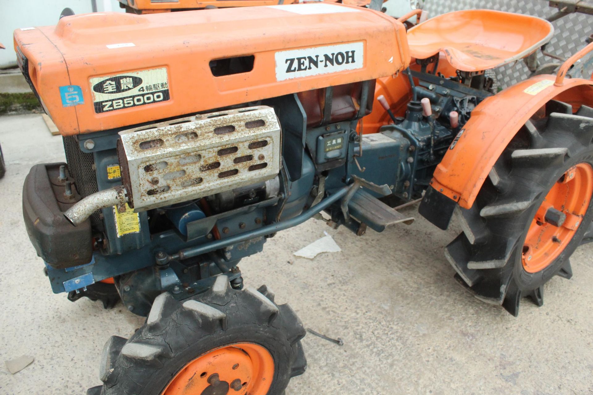ZEN-NOH ZB5000 4X4 TRACTOR VERY ORIGINAL ALL IN WORKING ORDER COMPLETE WITH ROTOVATOR THE VENDOR - Image 5 of 6