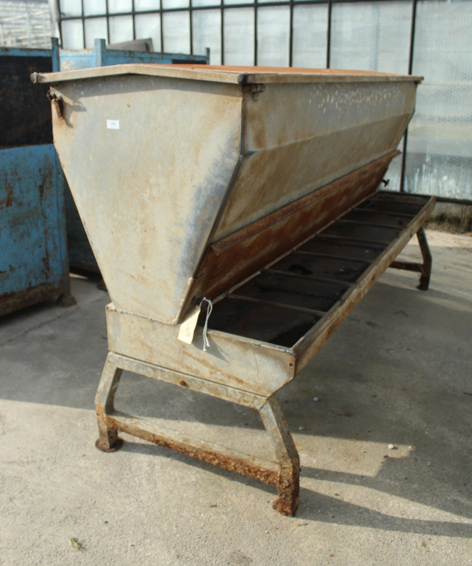 IAE BULK CORN FEEDER + VAT