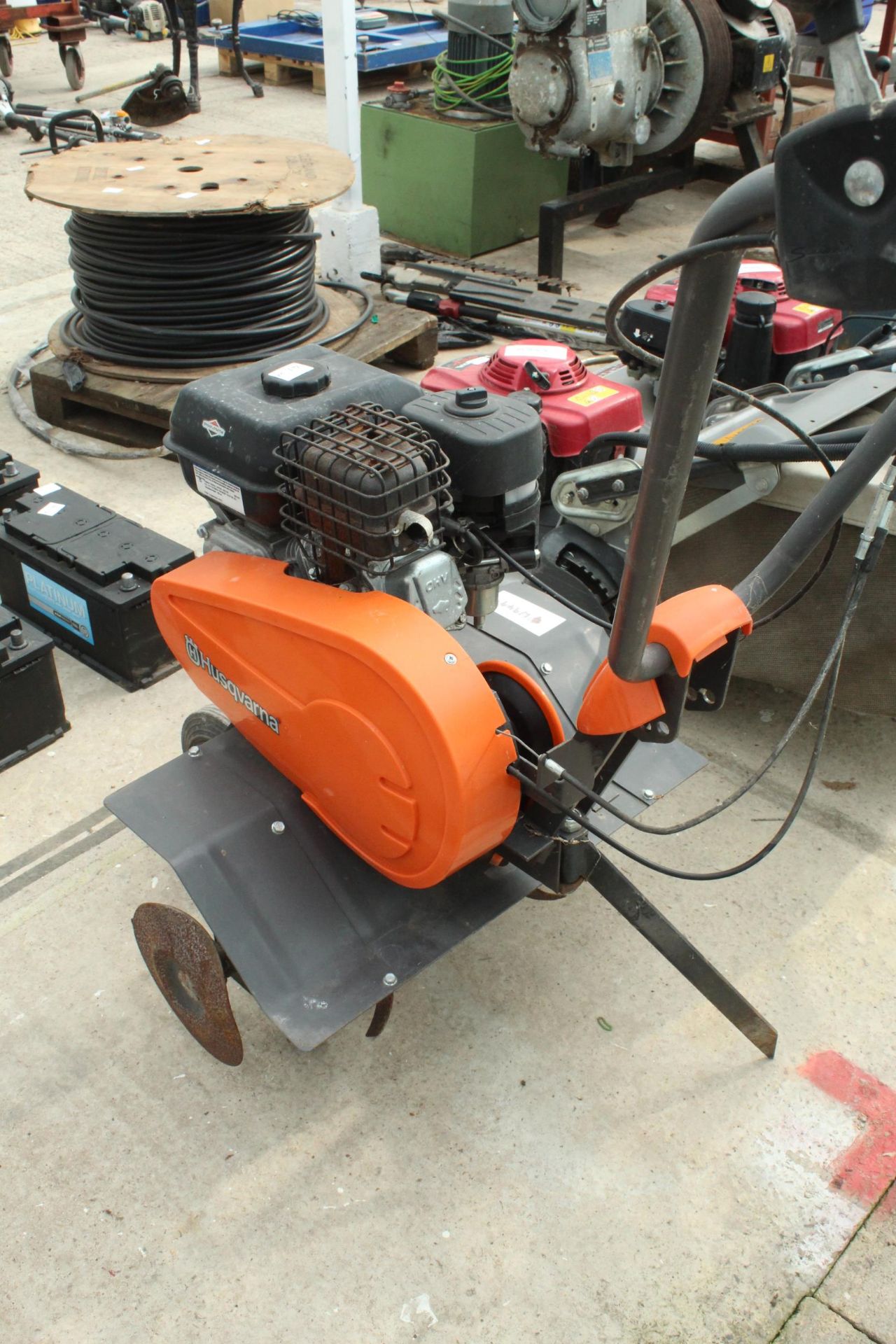 HUSQVARNA GARDEN ROTAVATOR IN GOOD WORKING ORDER NO VAT - Bild 2 aus 3