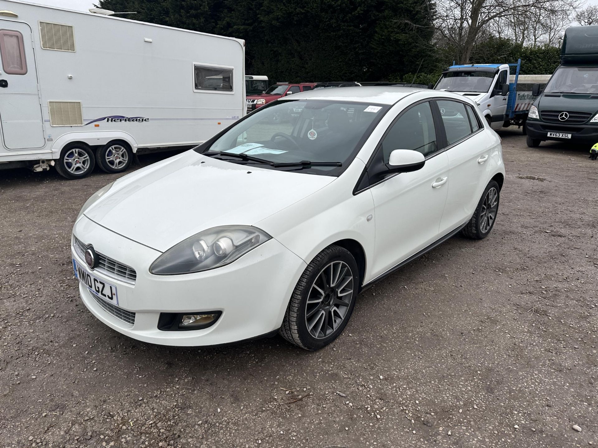 FIAT BRAVO ACTIVE 1400CC REG: WM10 GZJ 5 DOOR HATCHBACK WHITE FIRST REG; 2010 MOT JUNE 2024 APPROX