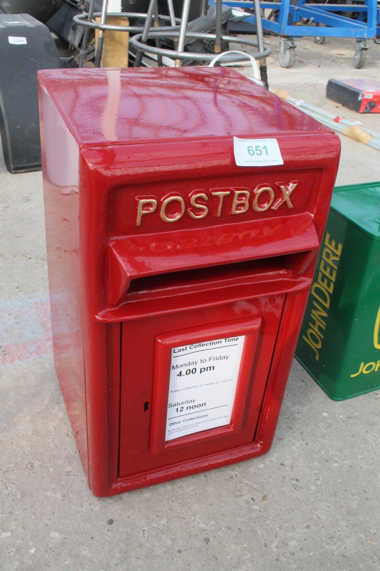 POST BOX + VAT