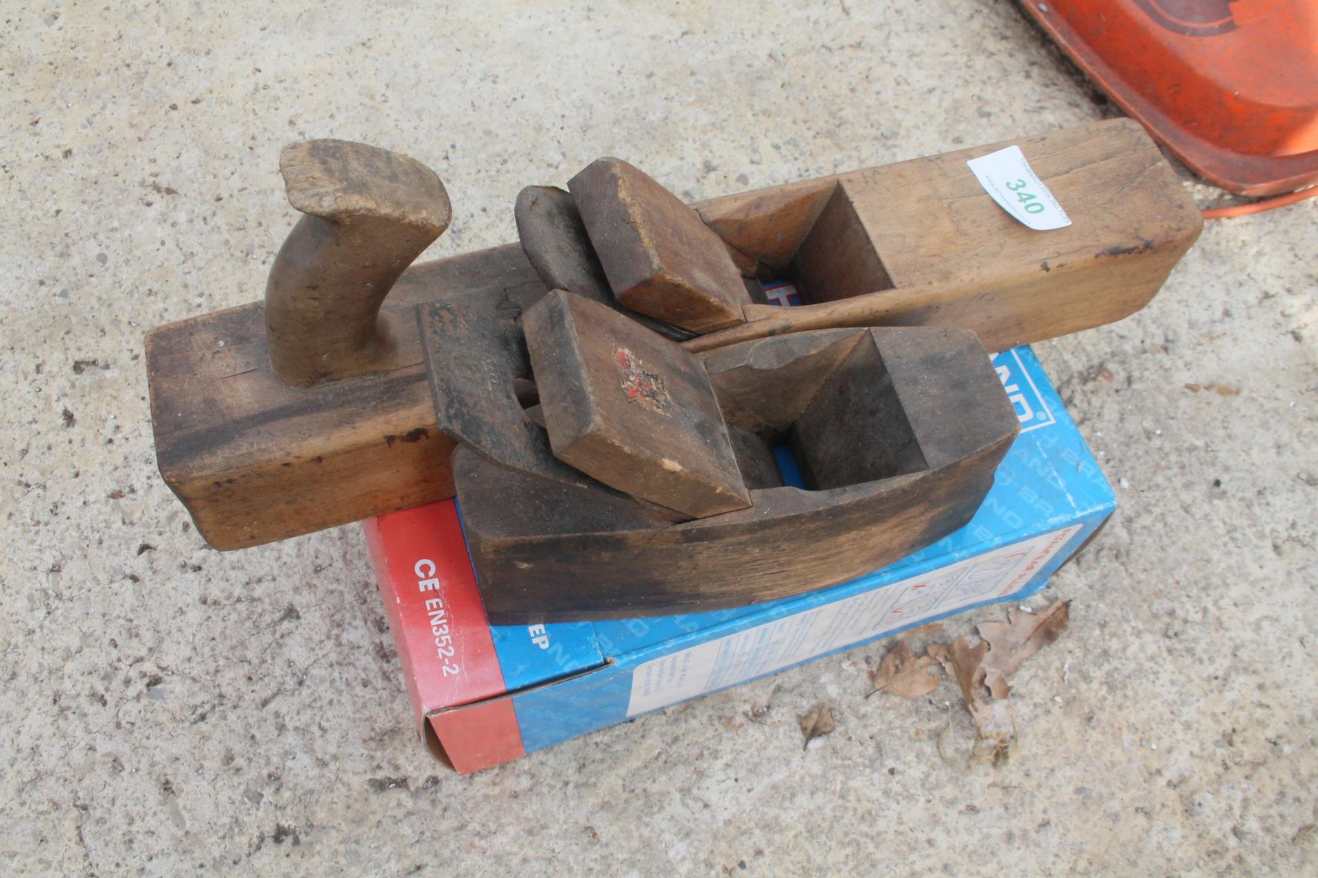 2 WOOD PLANES AND A BOX OF EAR PLUGS NO VAT - Image 3 of 3