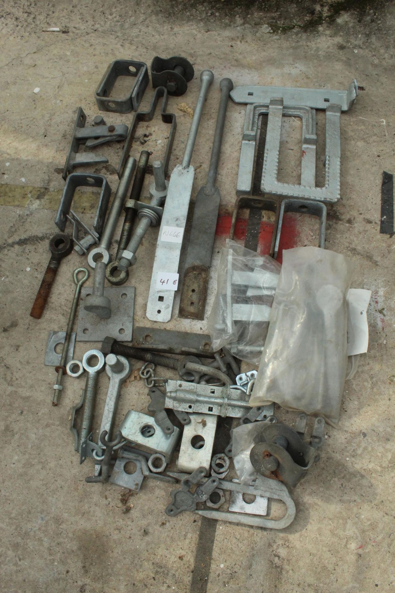 A LARGE SELECTION OF HEAVY DUTY GATE HINGES AND LATCHES NO VAT