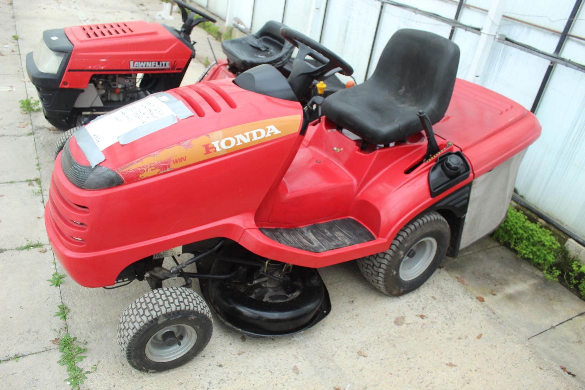 HONDA 2315 RIDE ON WITH NEW DECK AND BELTS 5 MONTHS AGO IN GOOD WORKING ORDER NO VAT