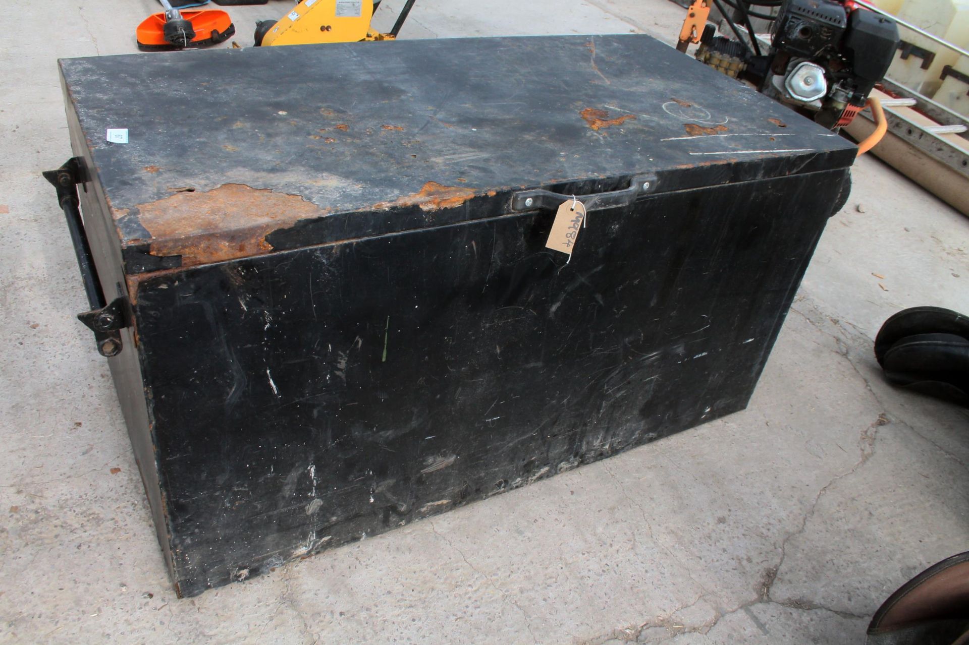 LARGE VAN VAULT WITH KEY NO VAT