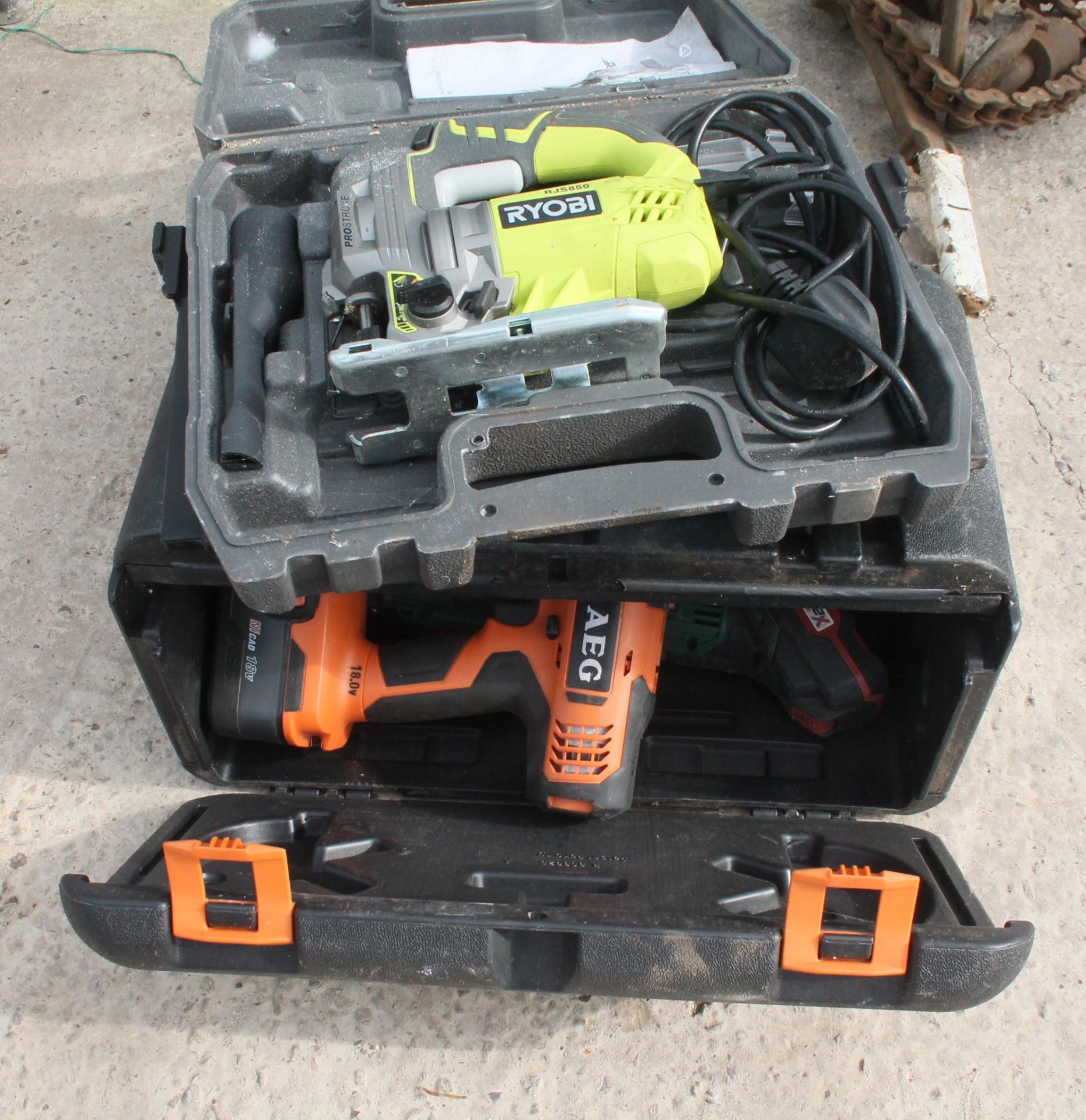 MILITARY BOX, LAKE AND ELLIOT 6 TONNE BOTTLE JACK AND DRILLS NO VAT