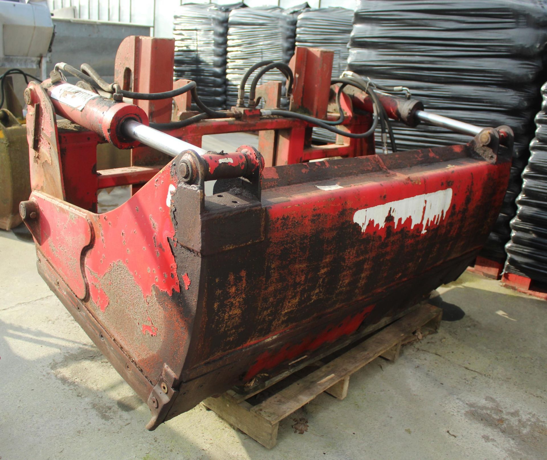 RED ROCK ALLIGATOR SHEAR GRAB 1.8M IN WORKING ORDER + VAT