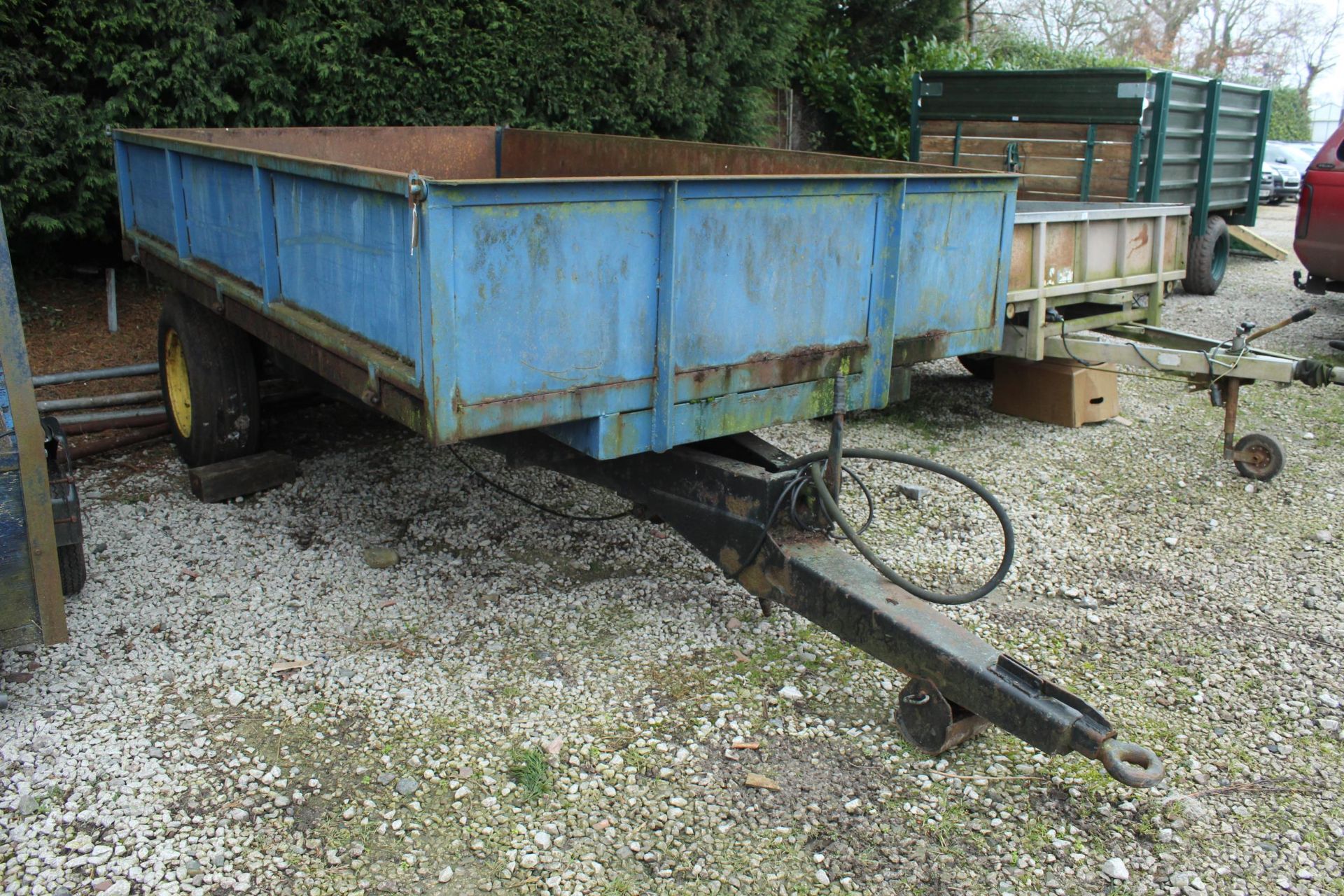 A TWO WHEEL 3 TON TIPPING TRAILER IN WORKING ORDER NO VAT