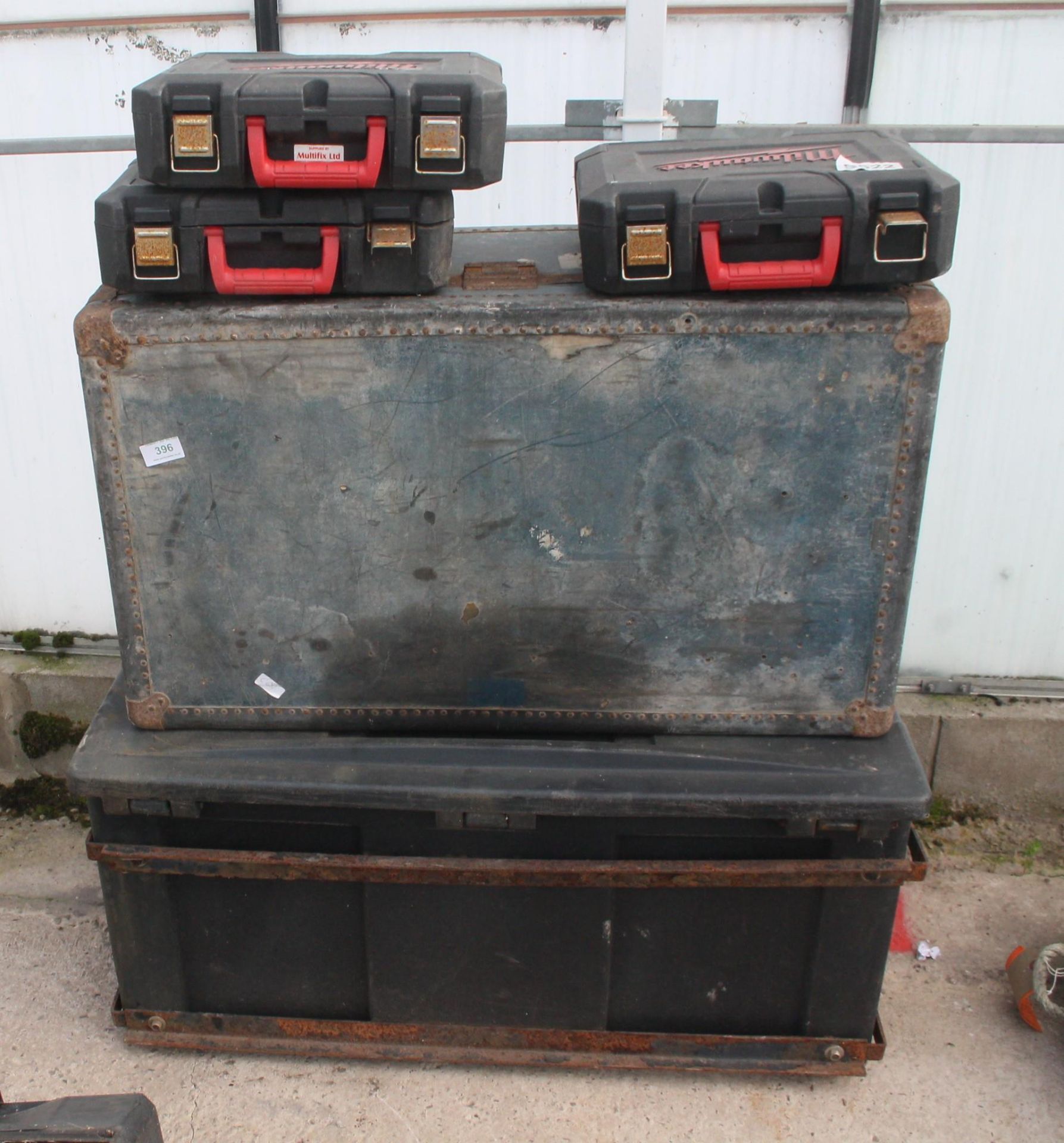 3 EMPTY MAKITA BOXES AND FOLDING CHAIR, TRUNK AND HAND HELD ROUTER NO VAT