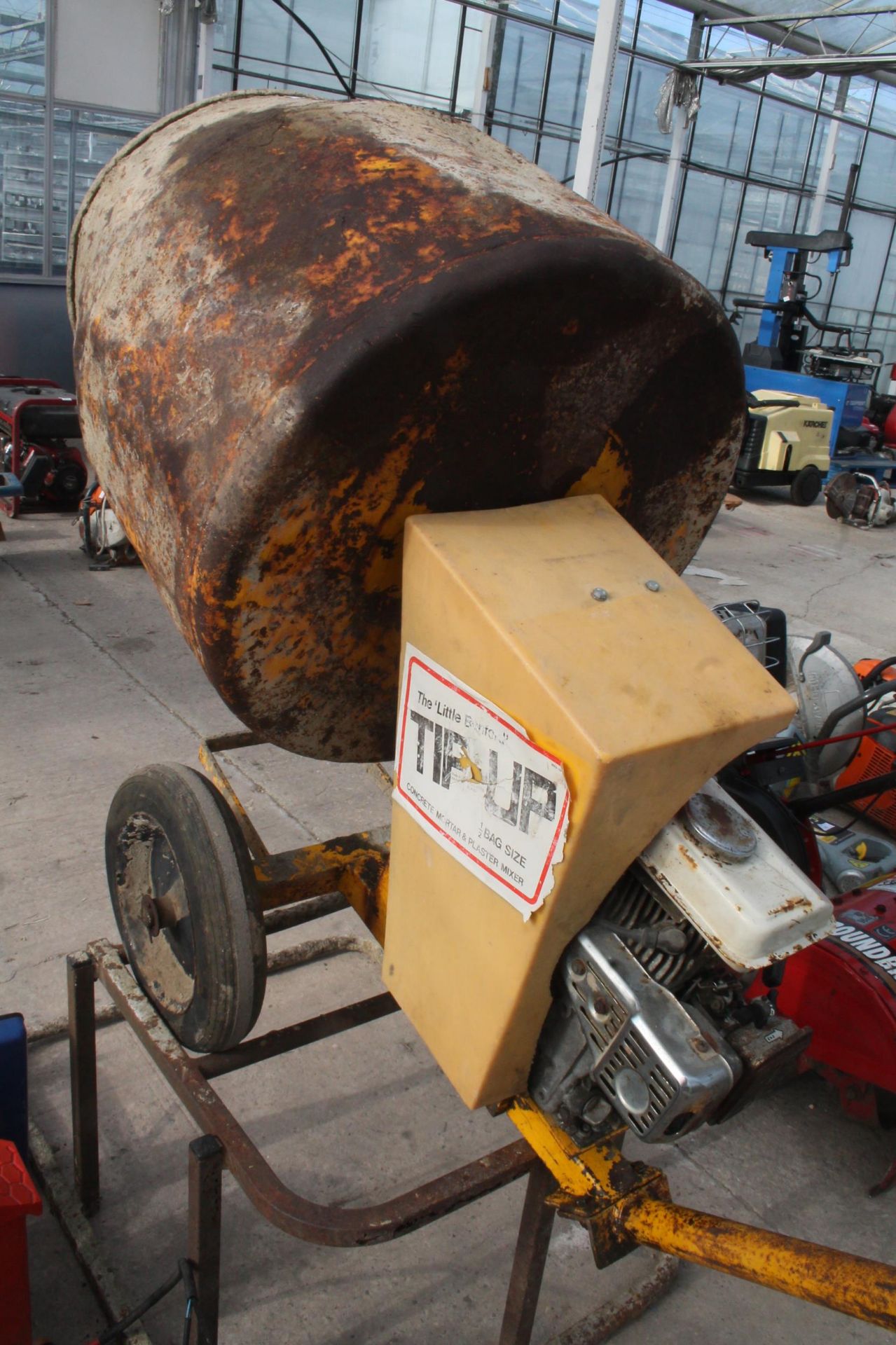 PETROL CEMENT MIXER NO VAT - Image 3 of 4